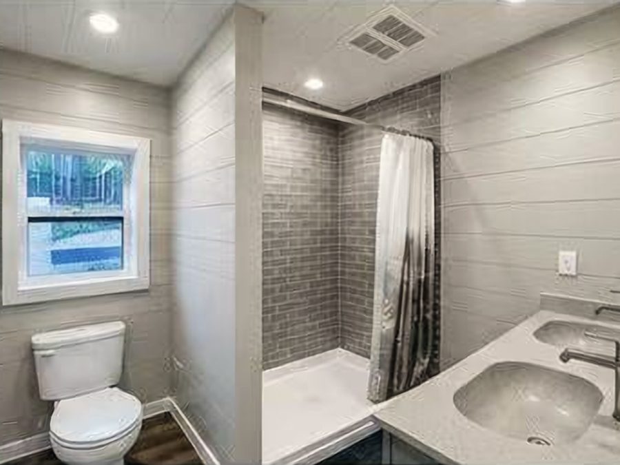 Bathroom with walk-in shower, toilet and double basin